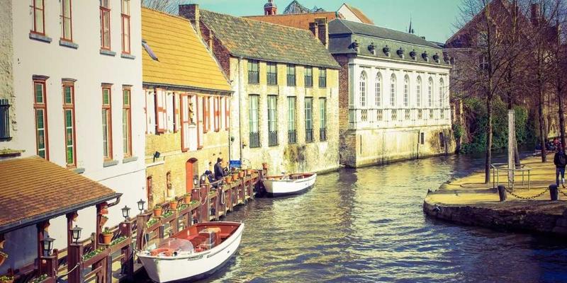 GPS时间戳的妙用:从车载设备到金融电网,揭秘毫秒级同步背后的关键力量