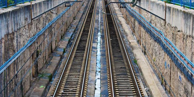 从车载智能终端到荒野地图:户外徒步中GPS导航与地形图的终极配合指南